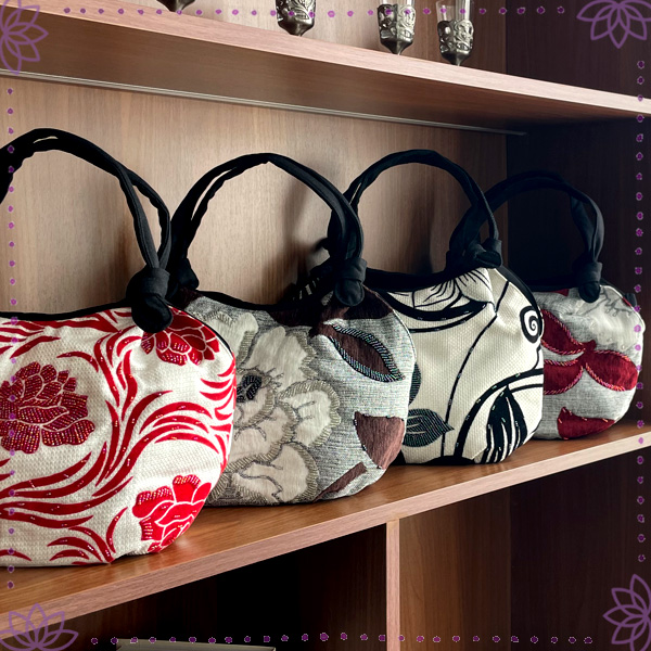 ビーズ花ぽっこりハンドバッグ